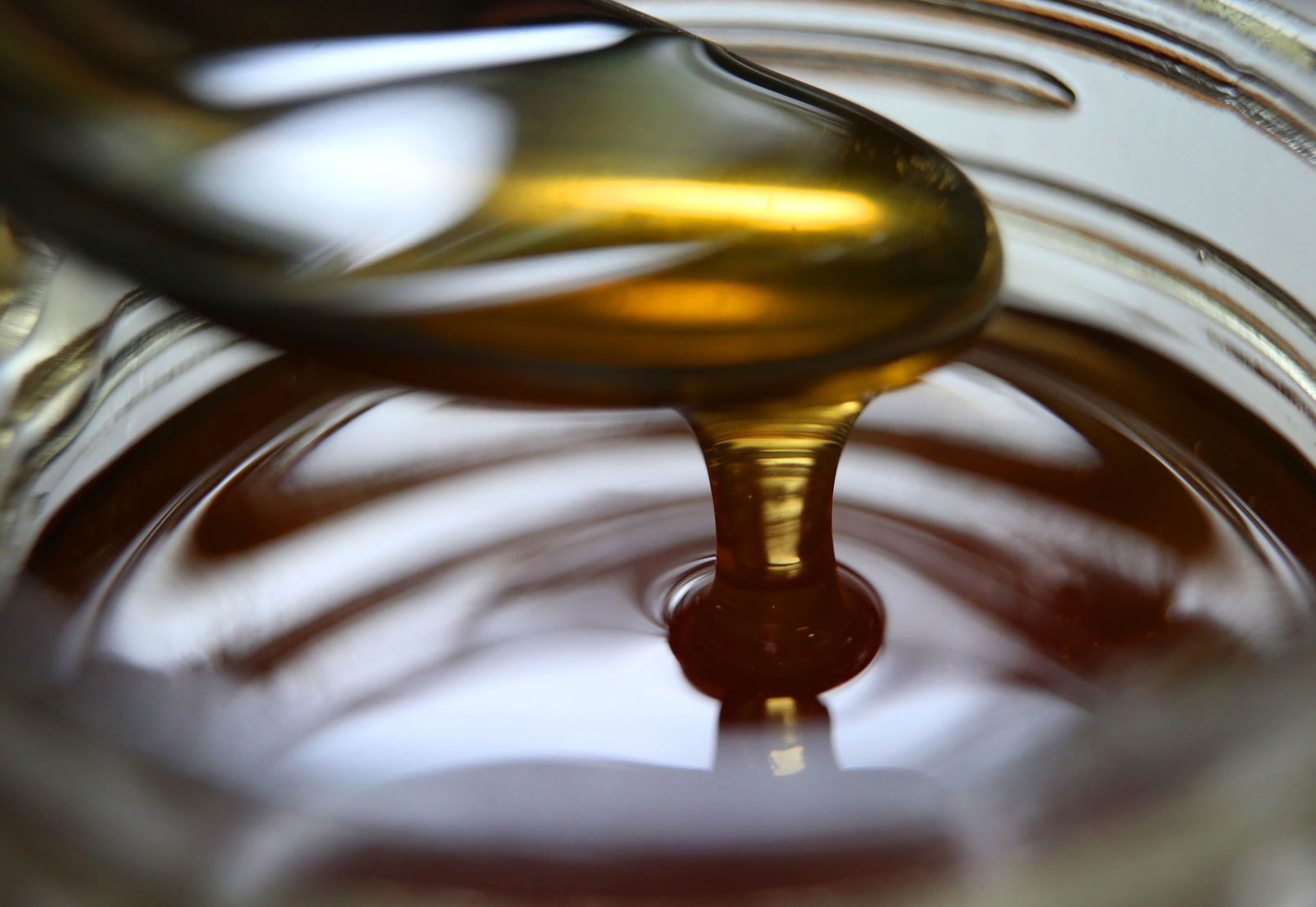 In Deutschland gibt es schätzungsweise 1,1 Millionen Bienenvölker und 170.000 Imkerinnen und Imker. (Archivbild)