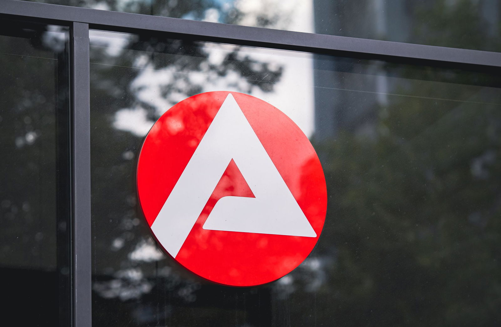 Die Zahl der Arbeitslosen im Saarland ging zwar leicht zurück. Die Quote ist aber wie im Januar. (Symbolbild)