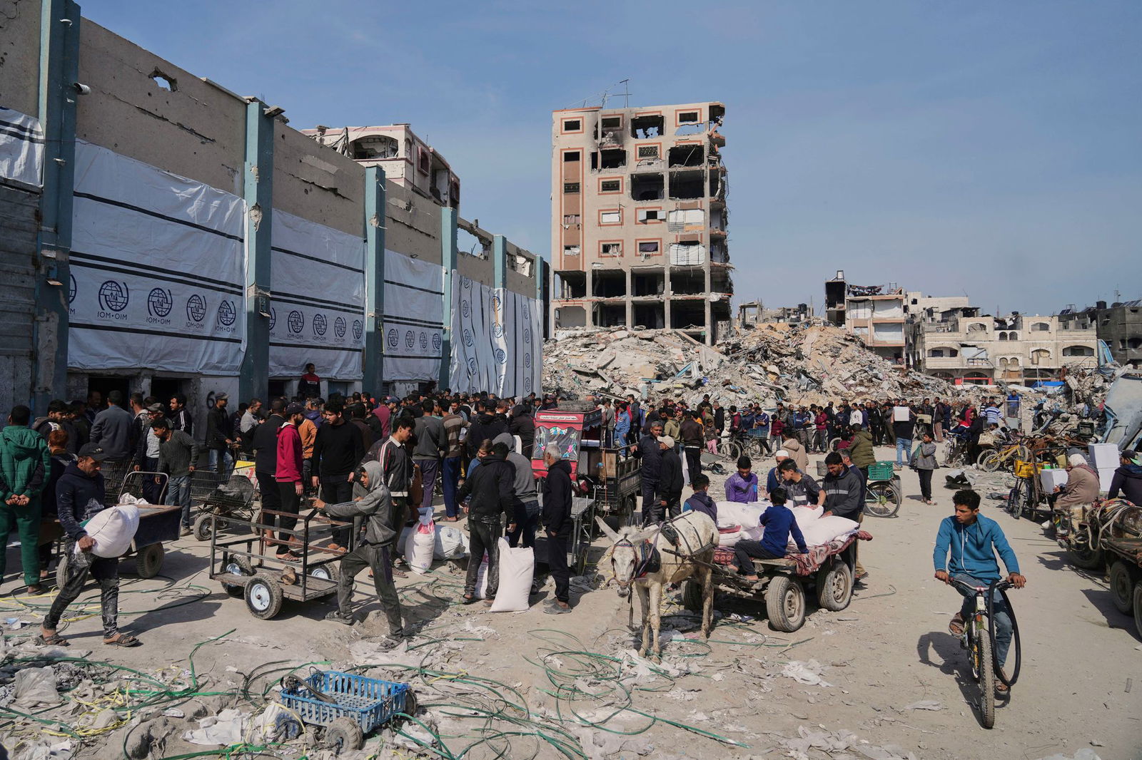 Verteilung von humanitären Hilfsgütern in Dschabalija. 