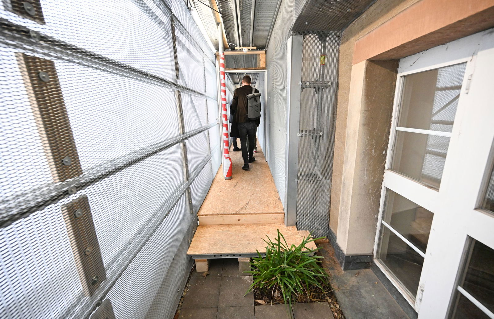 Während der ersten Sanierungsphase im großen Justizzentrum in Stuttgart müssen Richter teils ungewohnte Wege in Kauf nehmen.(Produktion)