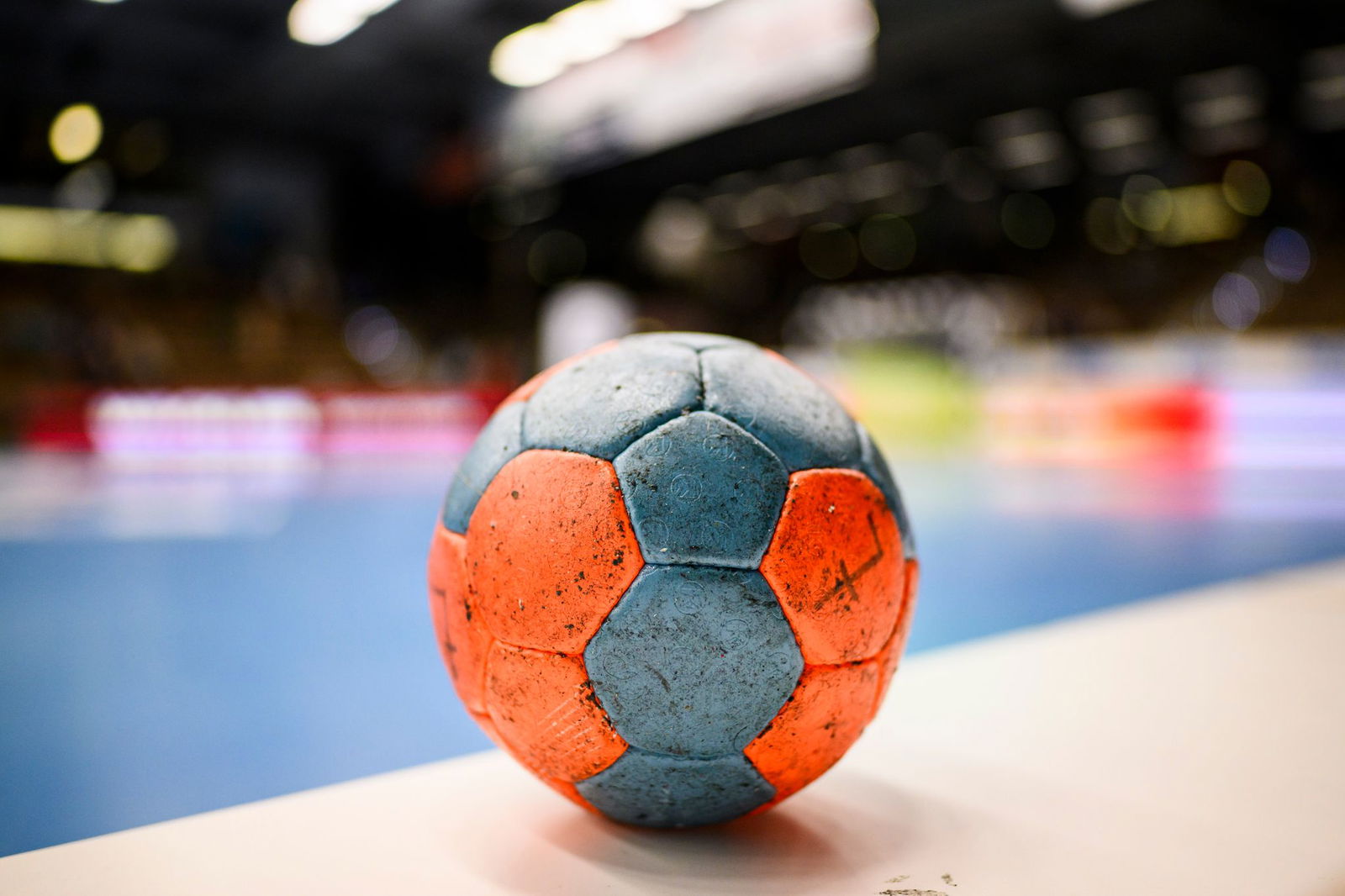 Handball-Jugendnationalspieler Krügele verlängert seinen Vertrag in Bietigheim bis 2027.