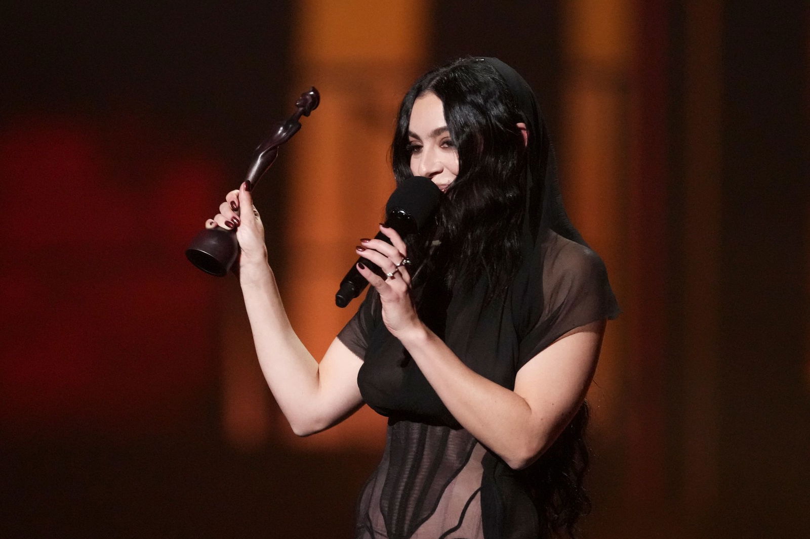 Charli XCX gewann bei den Brit Awards 2025 gleich fünf Preise. 