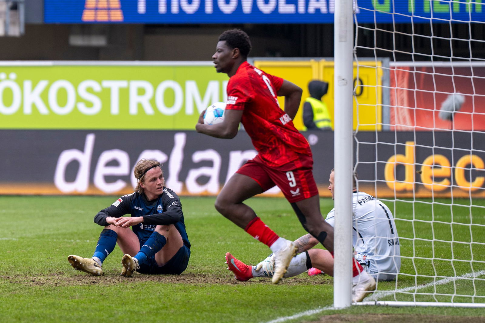 Kaiserslauterns Ragnar Ache erzielte den Anschlusstreffer zum 2:3.