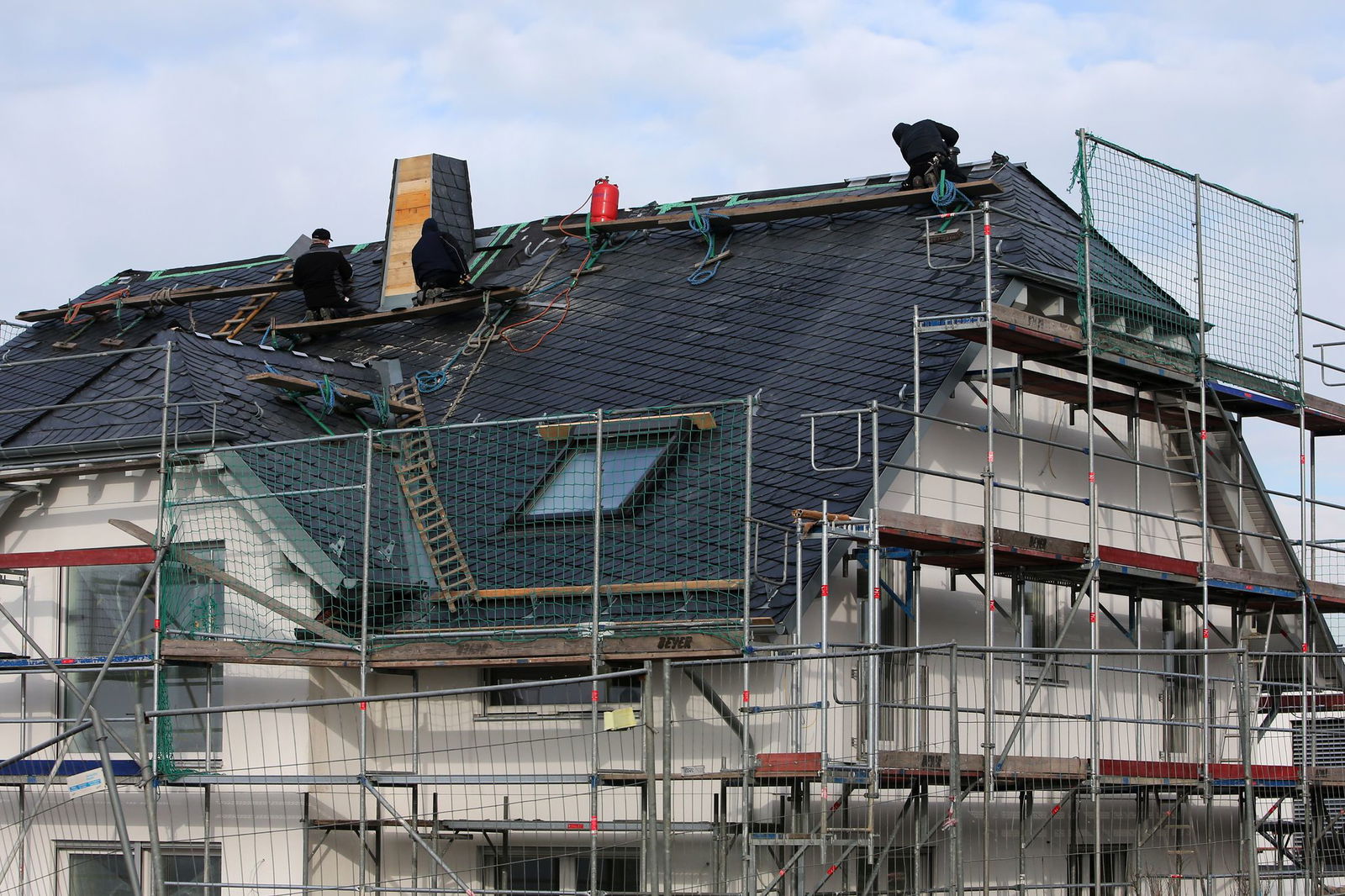 Es ist preislich ein Riesenunterschied, wo in Rheinland-Pfalz ein Grundstück gekauft und ein Haus gebaut wird (Archivbild). 