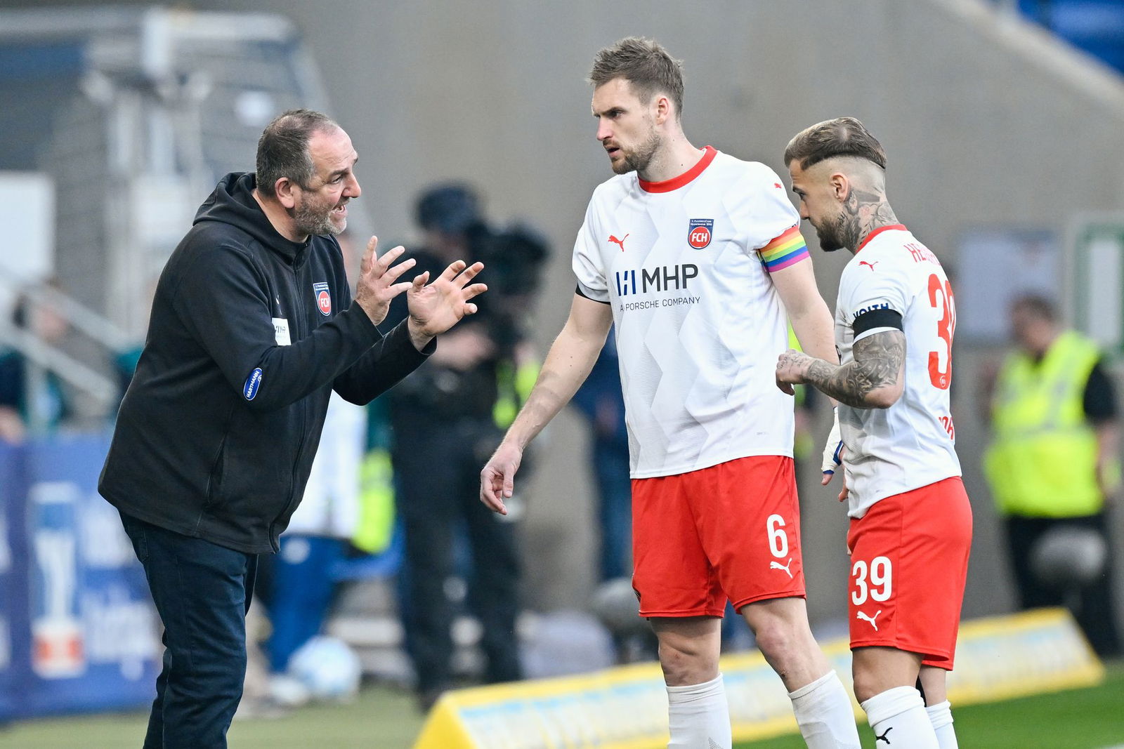 Samstag zu Gast in Wolfsburg: Heidenheim und Trainer Frank Schmidt (l.).