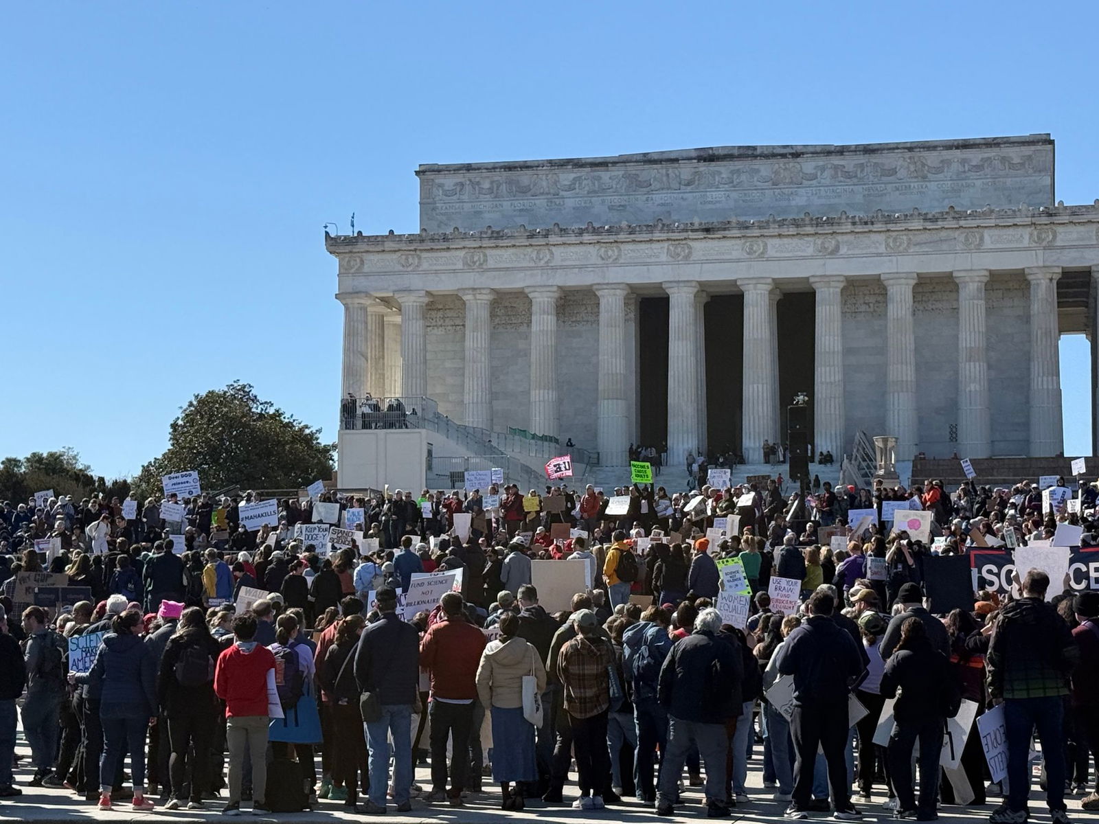 Demo von Wissenschaftlern gegen Kürzungen. 