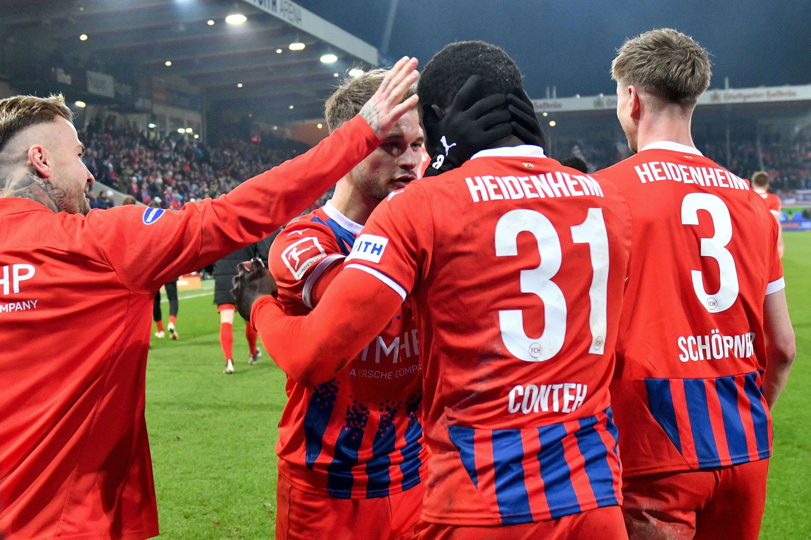 Heidenheim bejubelt einen Befreiungsschlag im Abstiegskampf.