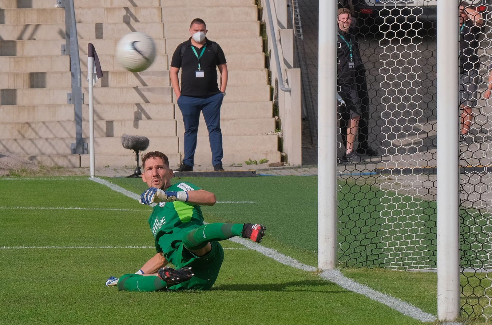 Keeper Frank Lehmann bleibt der SV Elversberg in der kommenden Saison erhalten.