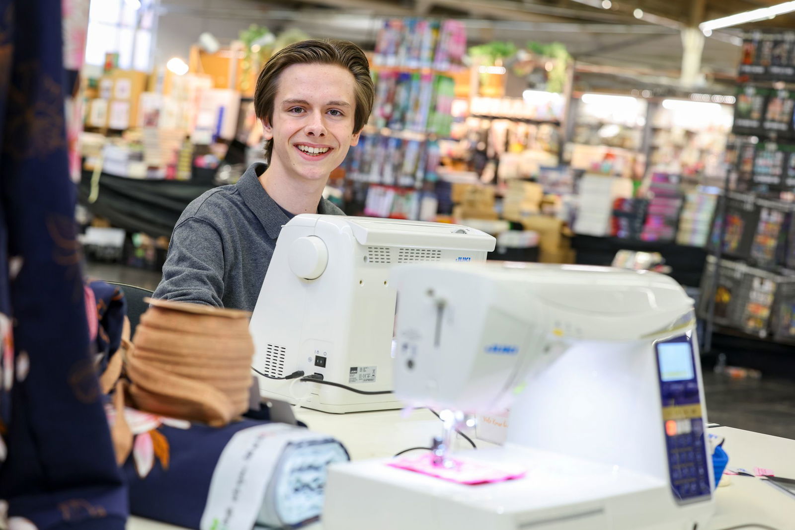 Das 15 Jahre alte Näh-Talent will auch andere Kinder und Jugendliche für das Hobby begeistern