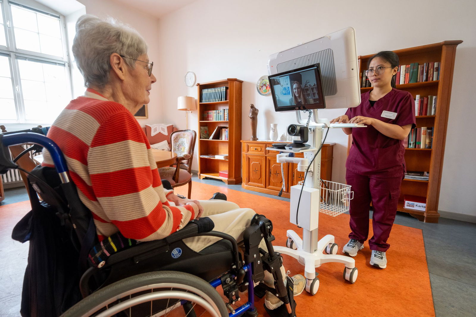 Telepflege wird nach Einschätzung des GKV-Spitzenverbandes immer wichtiger.