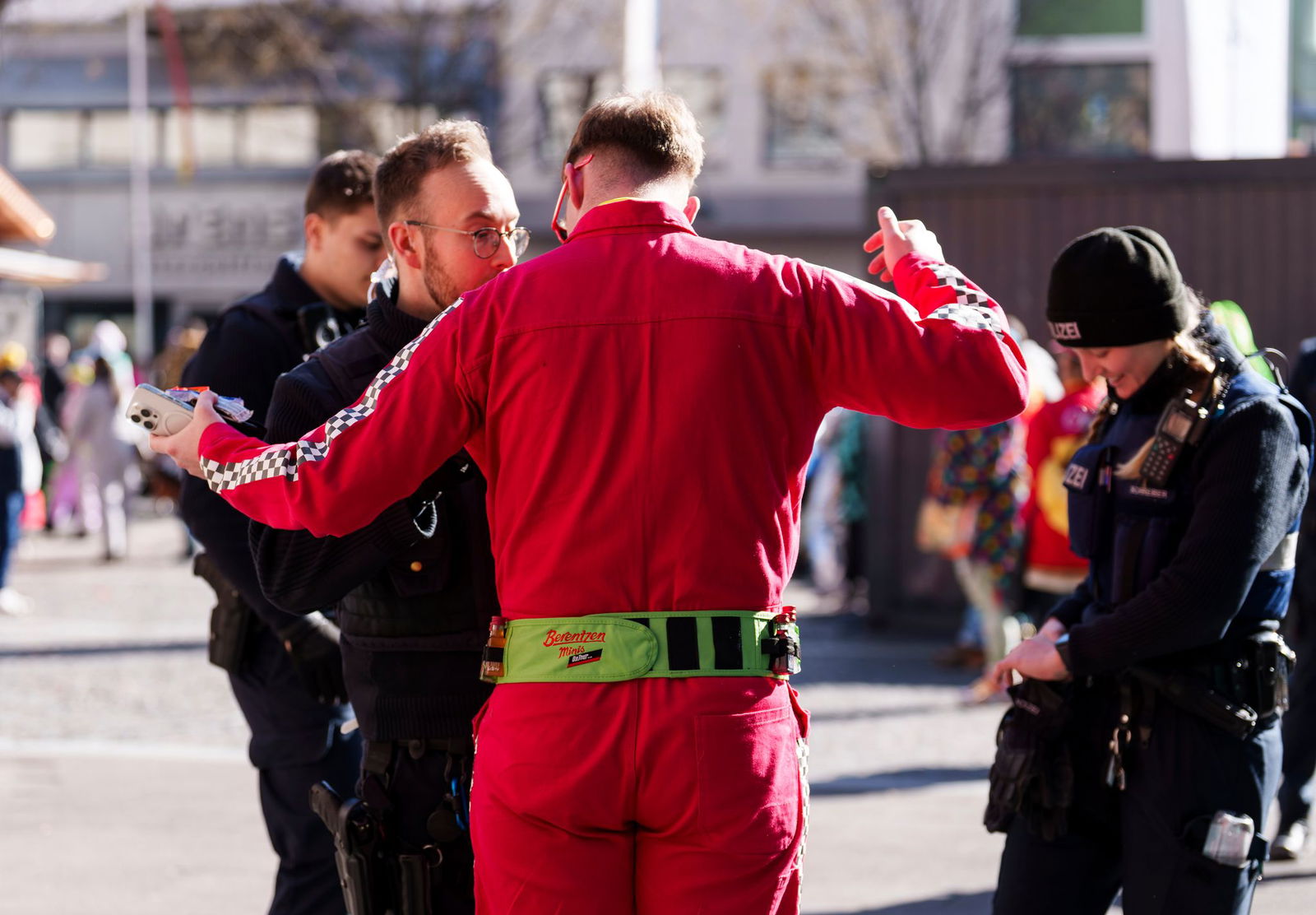 Feuerwehr und Sanitätsdienste hatten am Rosenmontag in Mainz einiges zu tun. 