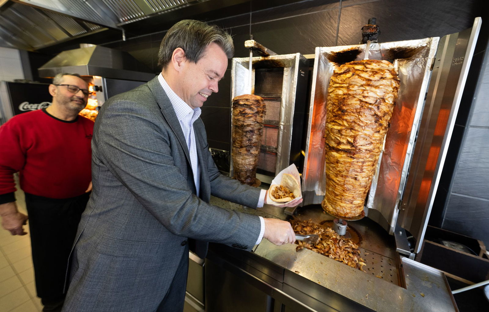 Buden bieten die Fleischtasche vom Drehspieß den Schülerinnen und Schülern zum Freundschaftspreis an - mittwochs zwischen 12.00 Uhr und 14.00 Uhr.