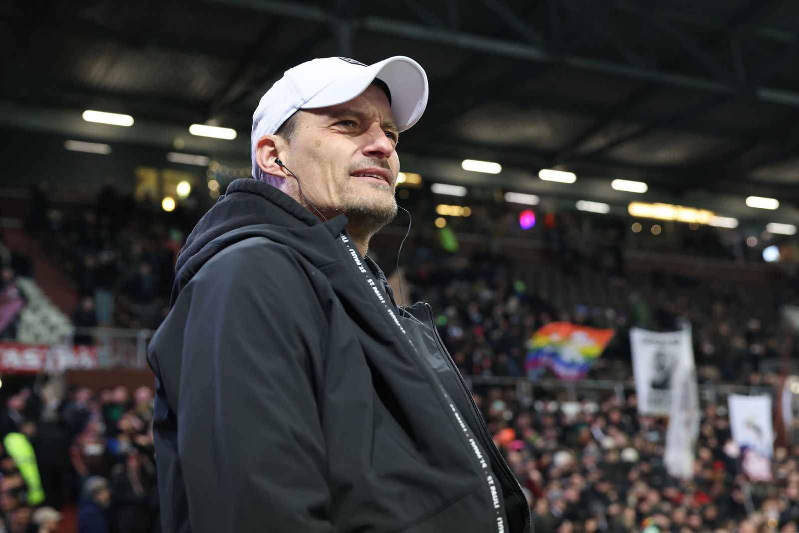 Zuversichtlich vor dem Spiel: FC St. Paulis Trainer Alexander Blessin