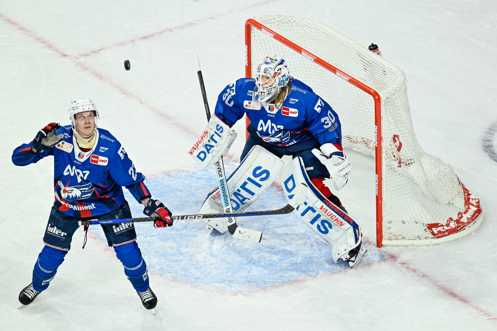 Umkämpftes Duell im Viertelfinale: Mannheims Defensive hatte gegen München viel zu tun.