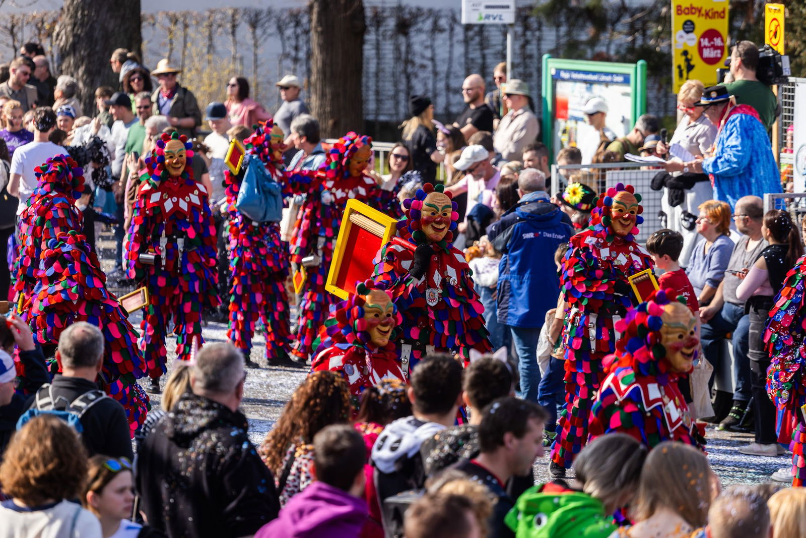 In Kommunen wie Weil am Rhein (Landkreis Lörrach) und Sulzburg (Landkreis Breisgau-Hochschwarzwald) ist die «Buurefasnet» (auch: «Burefastnet») ein fester Termin im Narrenfahrplan. 