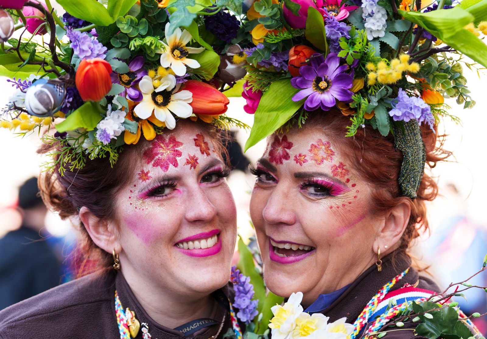 Zahlreiche Närrinnen und Narren feiern heute in Rheinland-Pfalz bei Rosenmontagsumzügen. (Symbolbild)