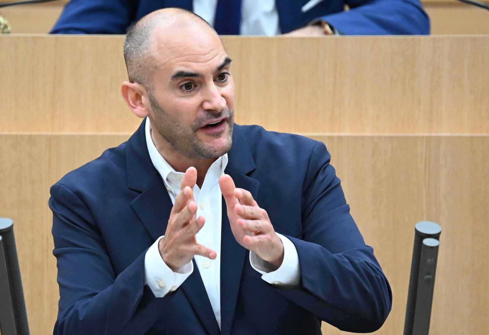 Der baden-württembergische Finanzminister Danyal Bayaz (Grüne) blickt positiv auf das schwarz-rote Finanzpaket zu Verteidigung und Infrastruktur. (Archivbild)