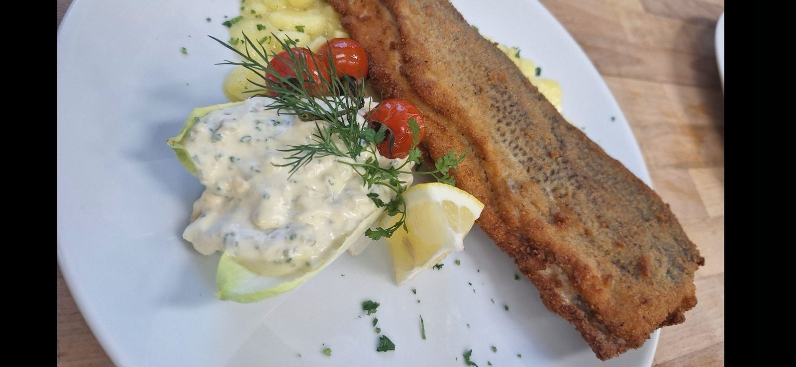 Forelle mit Remoulade und Kartoffelsalat 