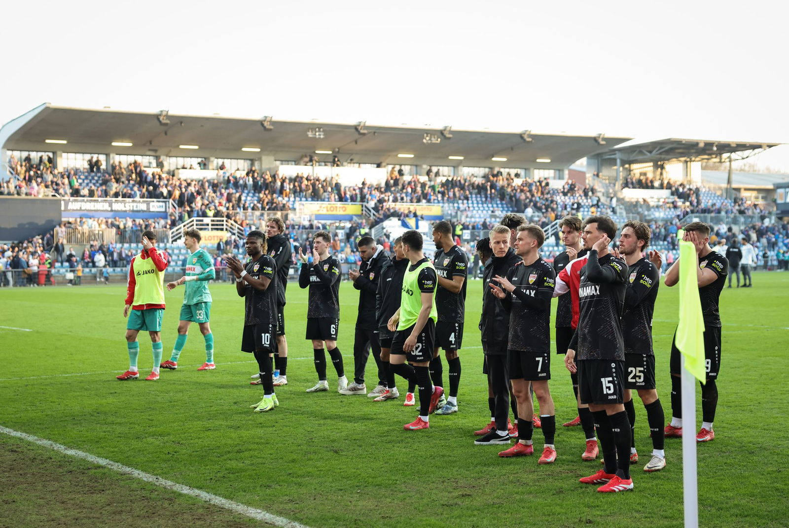 Seit vier Liga-Spielen sieglos: Die Profis des VfB Stuttgart.