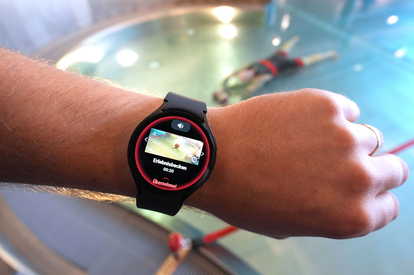 Mit KI können Bademeister einen besseren Blick über das Schwimmbecken gewinnen - allerdings muss der Datenschutz beachtet werden.(Archiv)