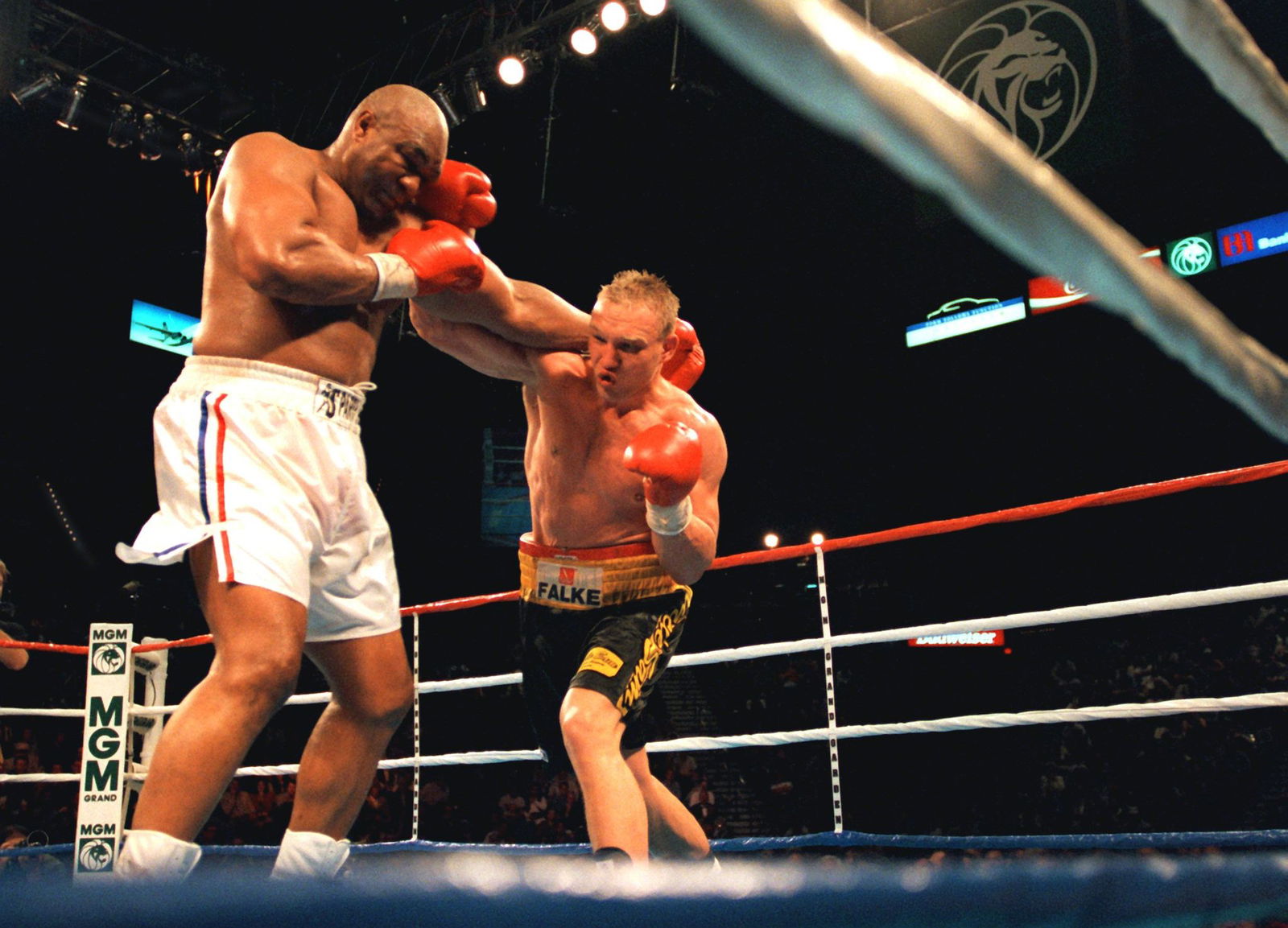 Foreman verteidigte seinen Titel gegen Axel Schulz. (Archivbild)