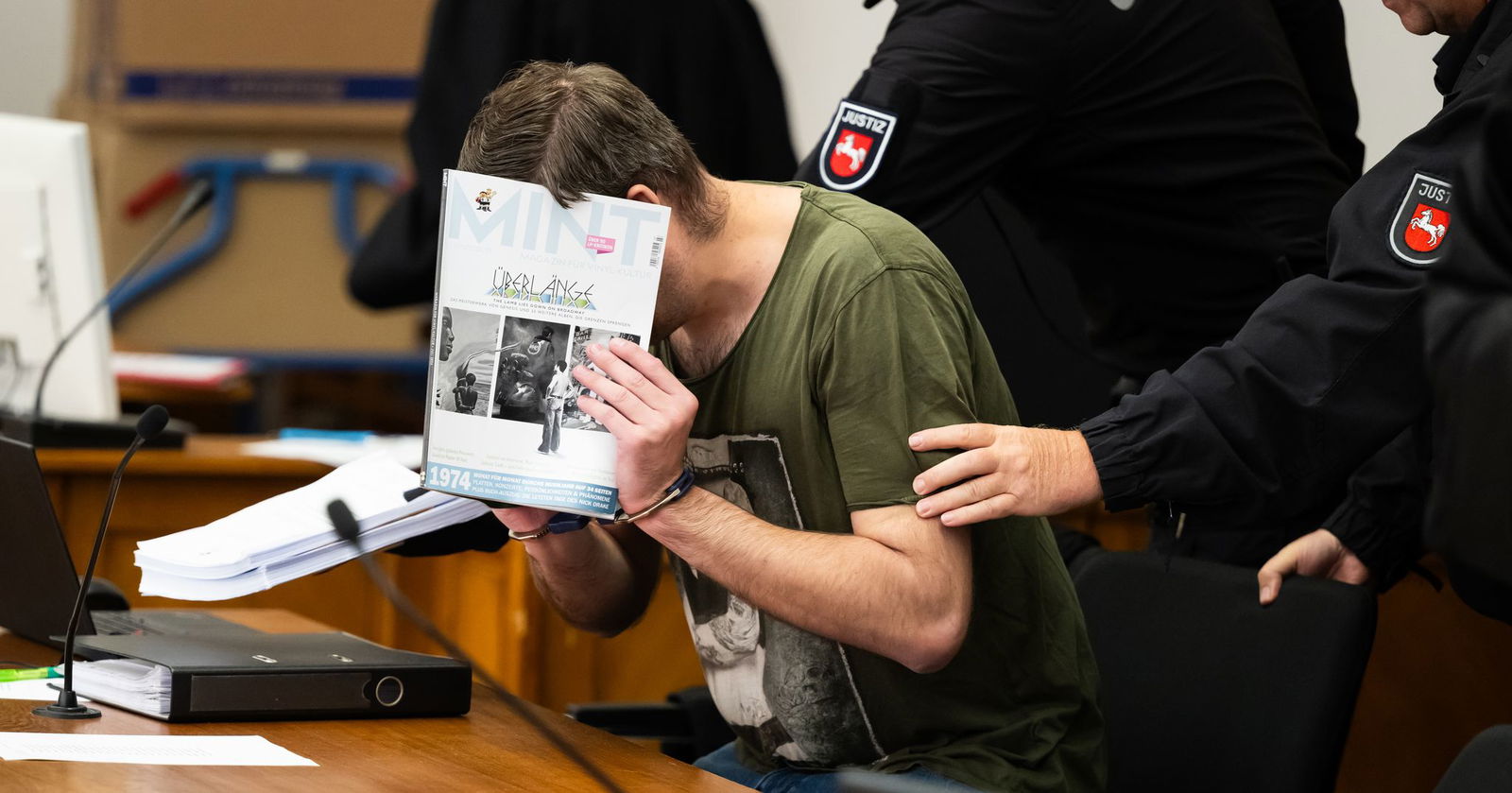 Fünf Männer sollen Musik bekannter Bands aus der rechten Szene europaweit verkauft haben. (Archivbild)