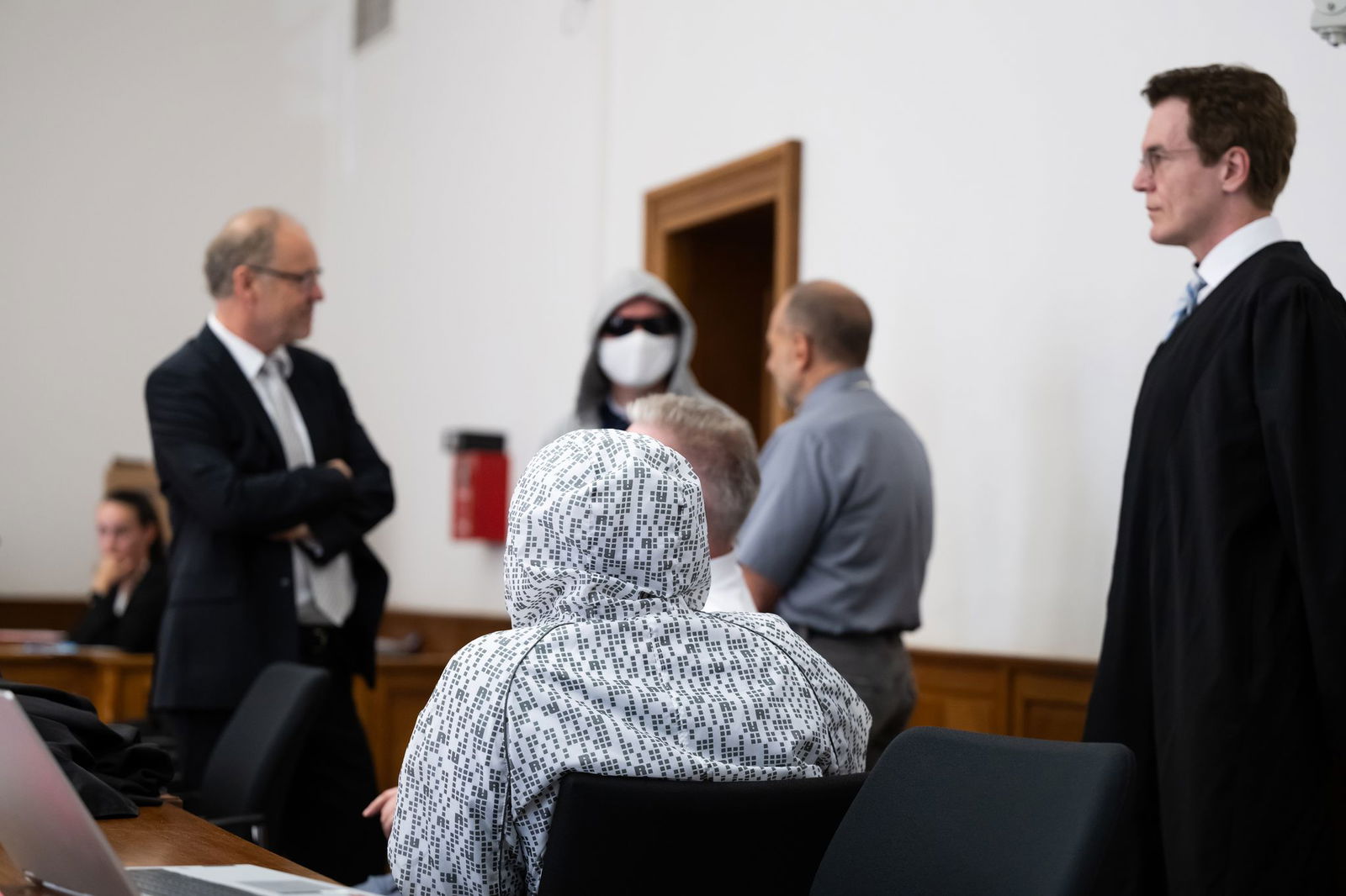 Mehr als 28.000 Tonträger sollen verkauft und geschätzt mindestens 285.000 Euro erwirtschaftet worden sein. (Archivbild)