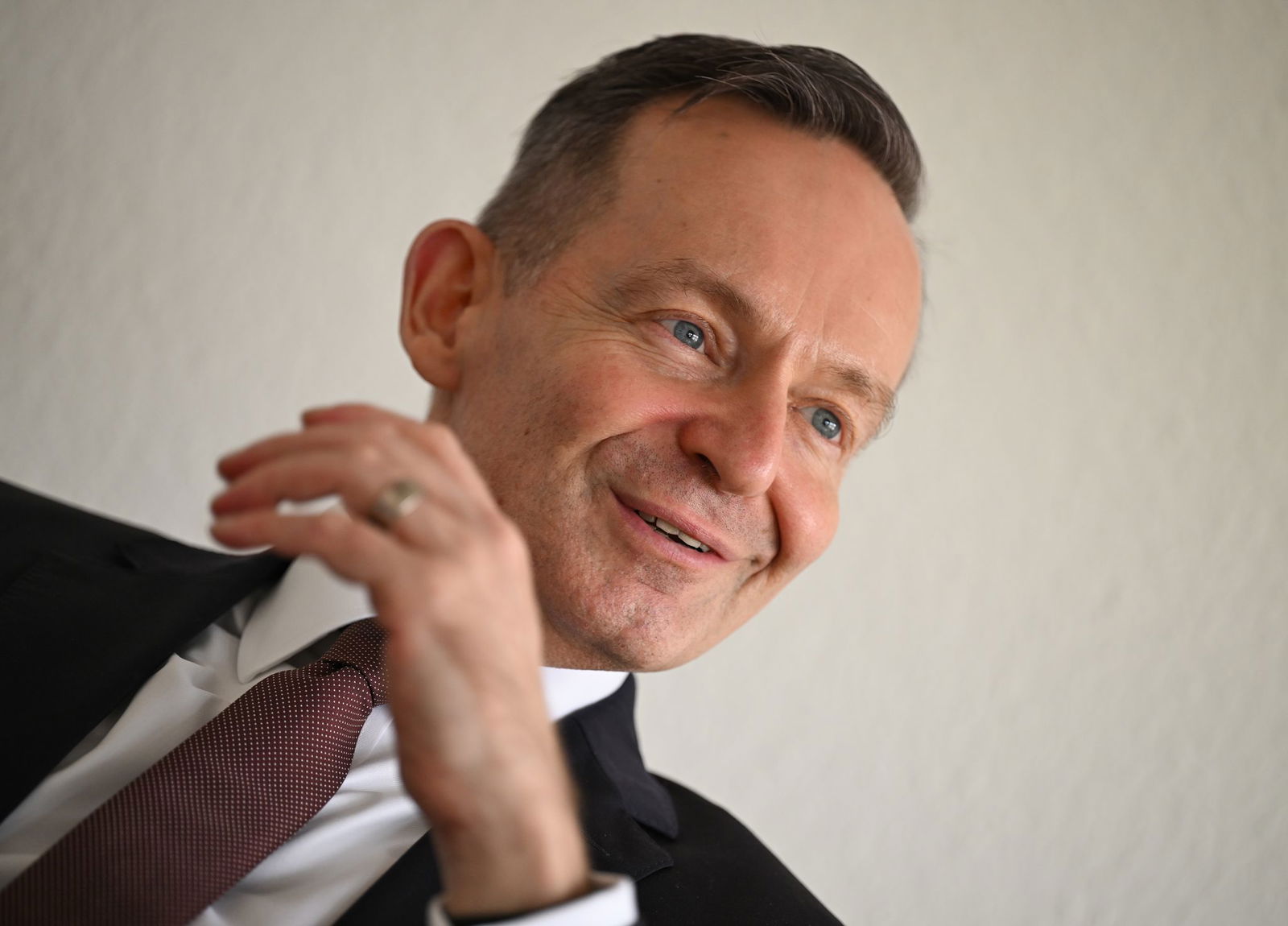 Auf dem Motivwagen war ein Abbild Wissings aus Styropor in Bahn-Uniform zu sehen, das Original fand's gut. 