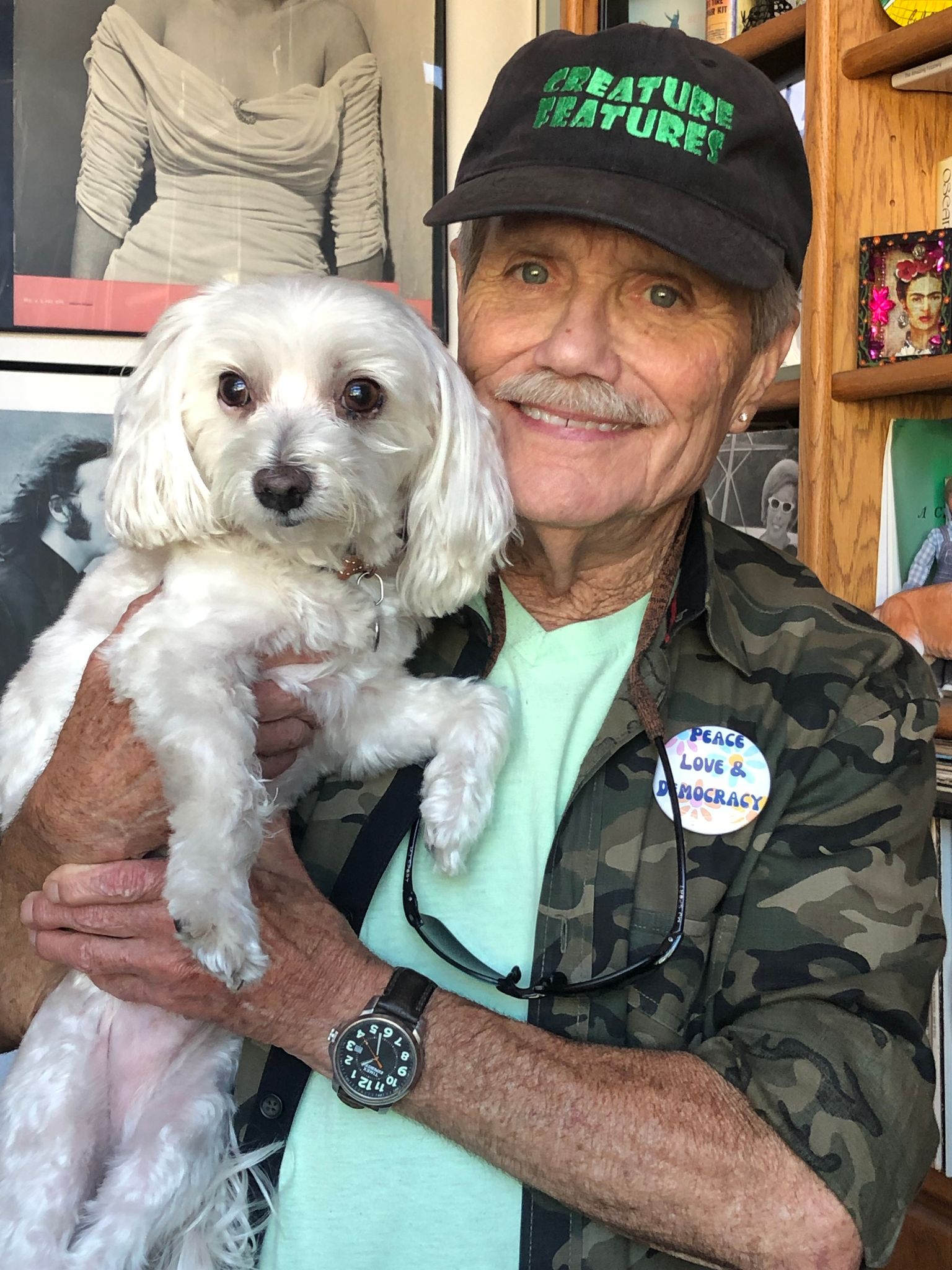 Der frühere Schauspieler Provost kümmert sich um Seniorenhunde. (Handout)