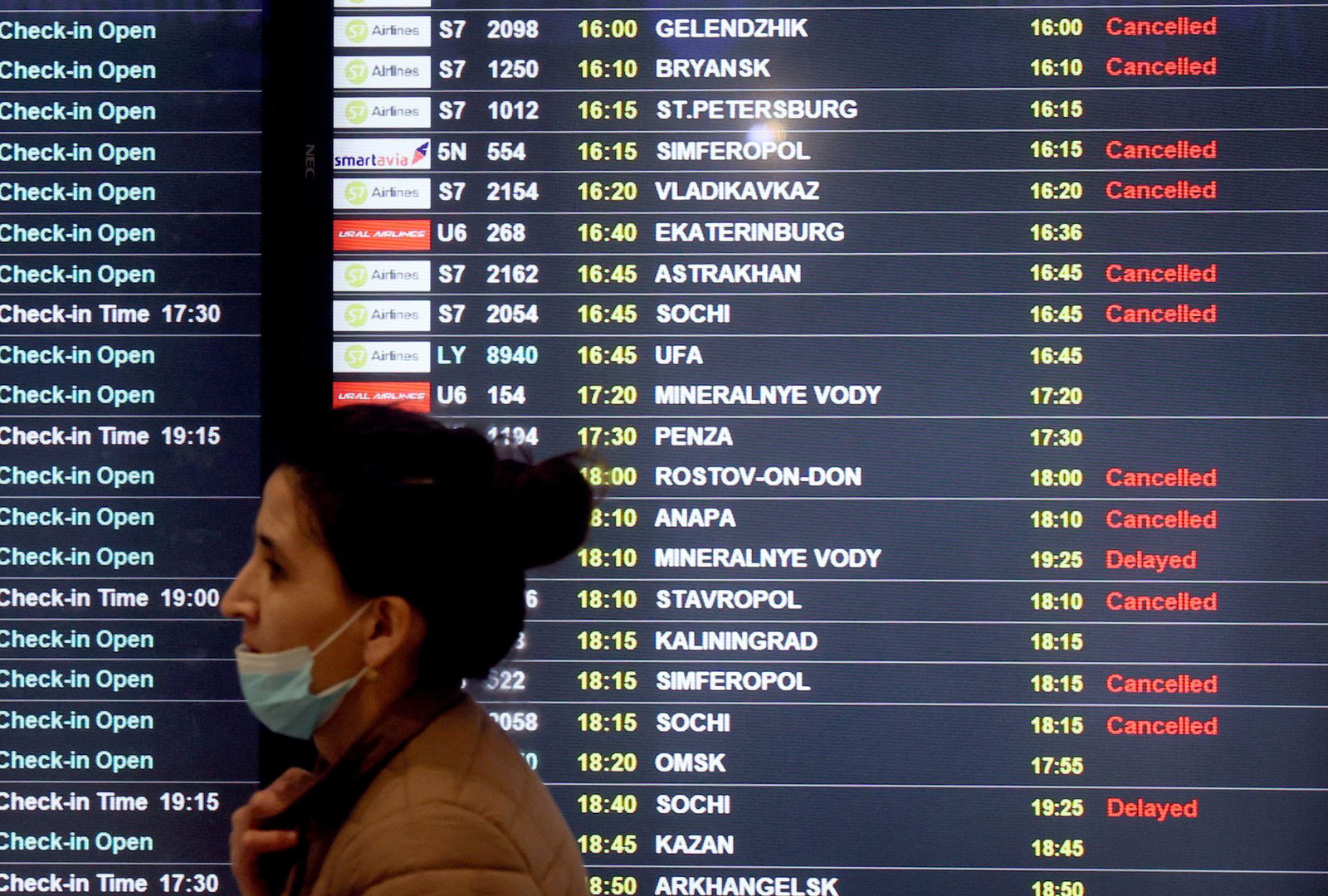 Wie bereits bei früheren Drohnenangriffen wurden Starts und Landungen an mehreren Moskauer Flughäfen ausgesetzt. Laut dem Moskauer Bürgermeister sollen mehr als 60 ukrainische Drohnen abgeschossen worden sein. (Archivbild)