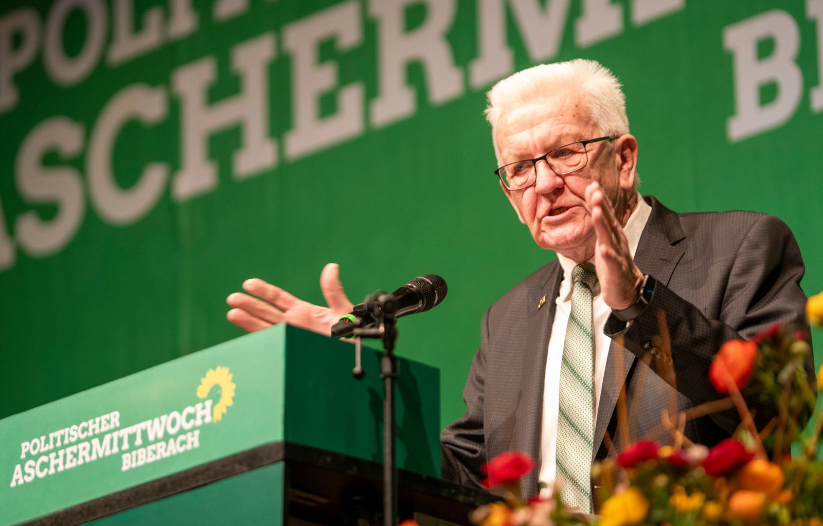 Ministerpräsident Kretschmann schoss etwa gegen CDU-Chef Friedrich Merz.