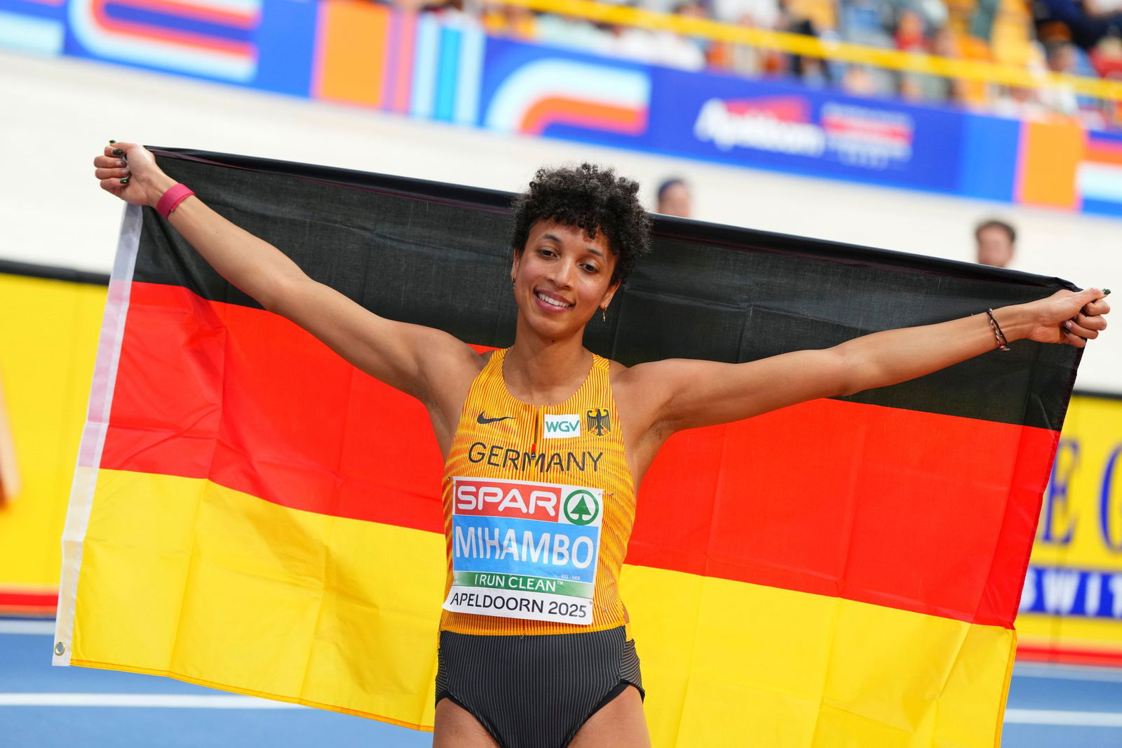 Malaika Mihambo freute sich über EM-Bronze im letzten Versuch.