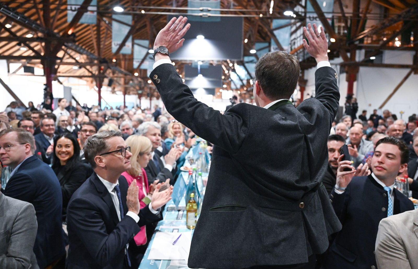 CDU-Chef Manuel Hagel dringt auf mehr Künstliche Intelligenz bei der Überwachung öffentlicher Plätze.  