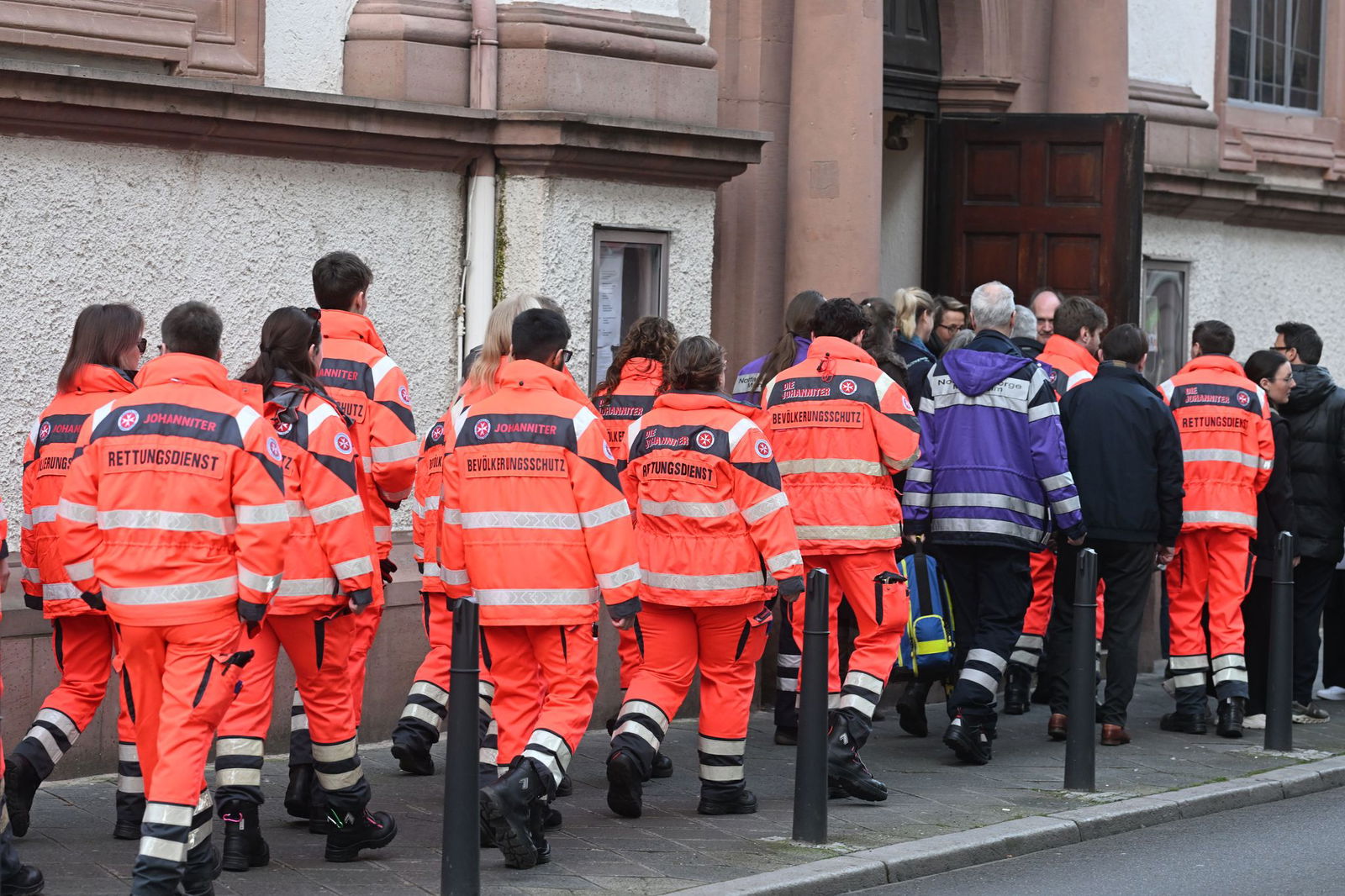 In der Kirche kamen auch Rettungskräfte und Notfallseelsorger zusammen. 