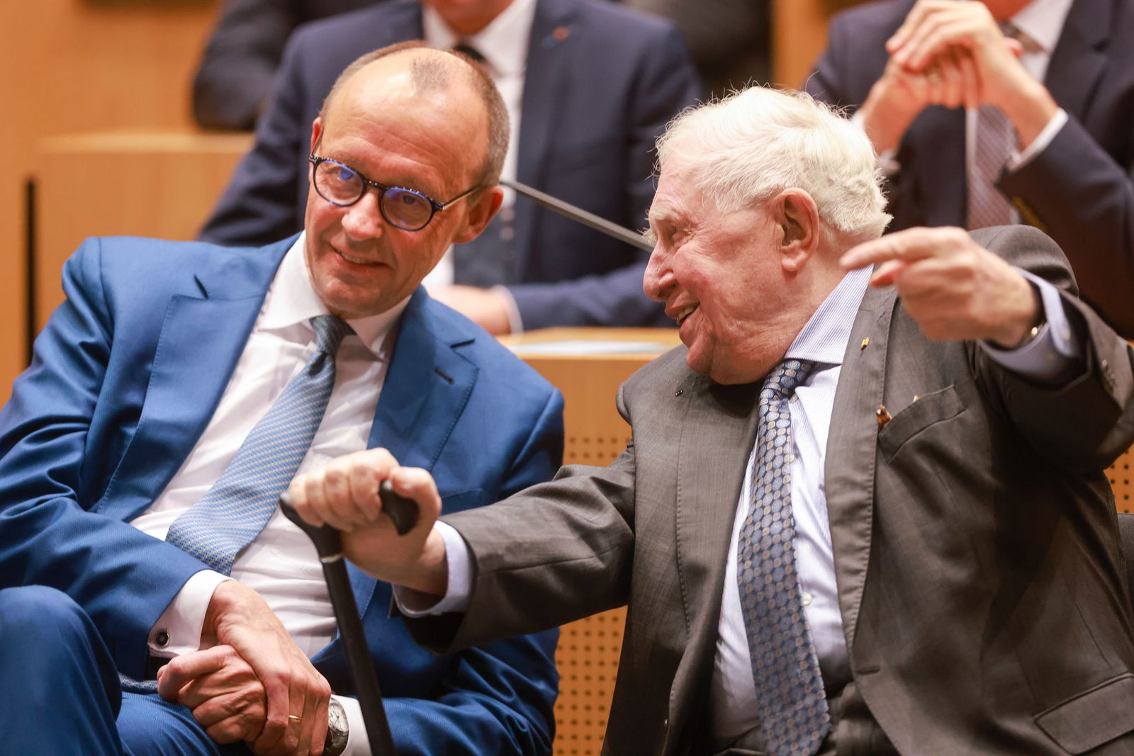 Merz und Vogel sprechen auf einem Festakt im Jahr 2022 miteinander. (Archivbild)