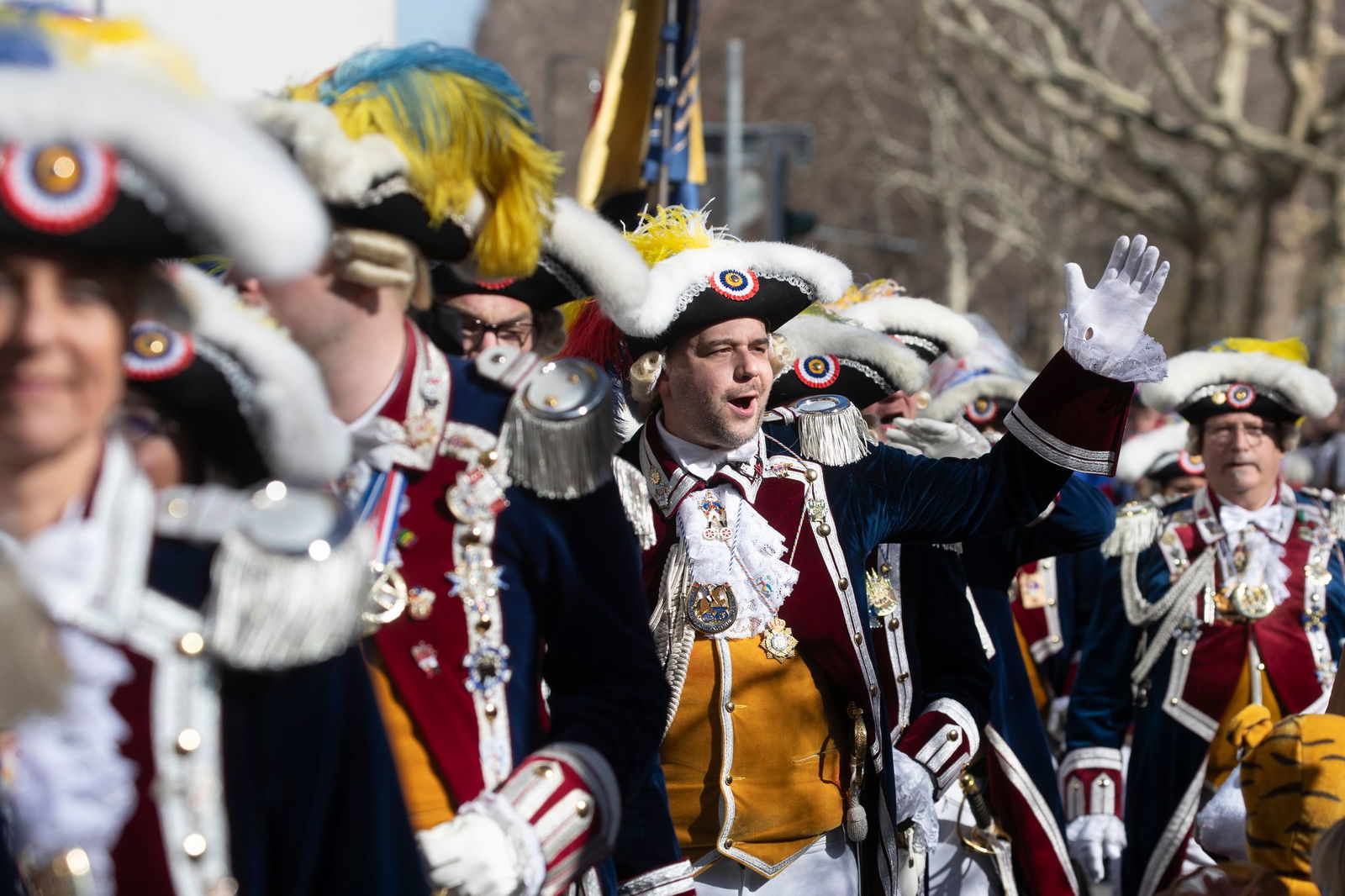 Pünktlich um 11.11 Uhr setzte sich der neun Kilometer lange närrische Lindwurm in Bewegung.