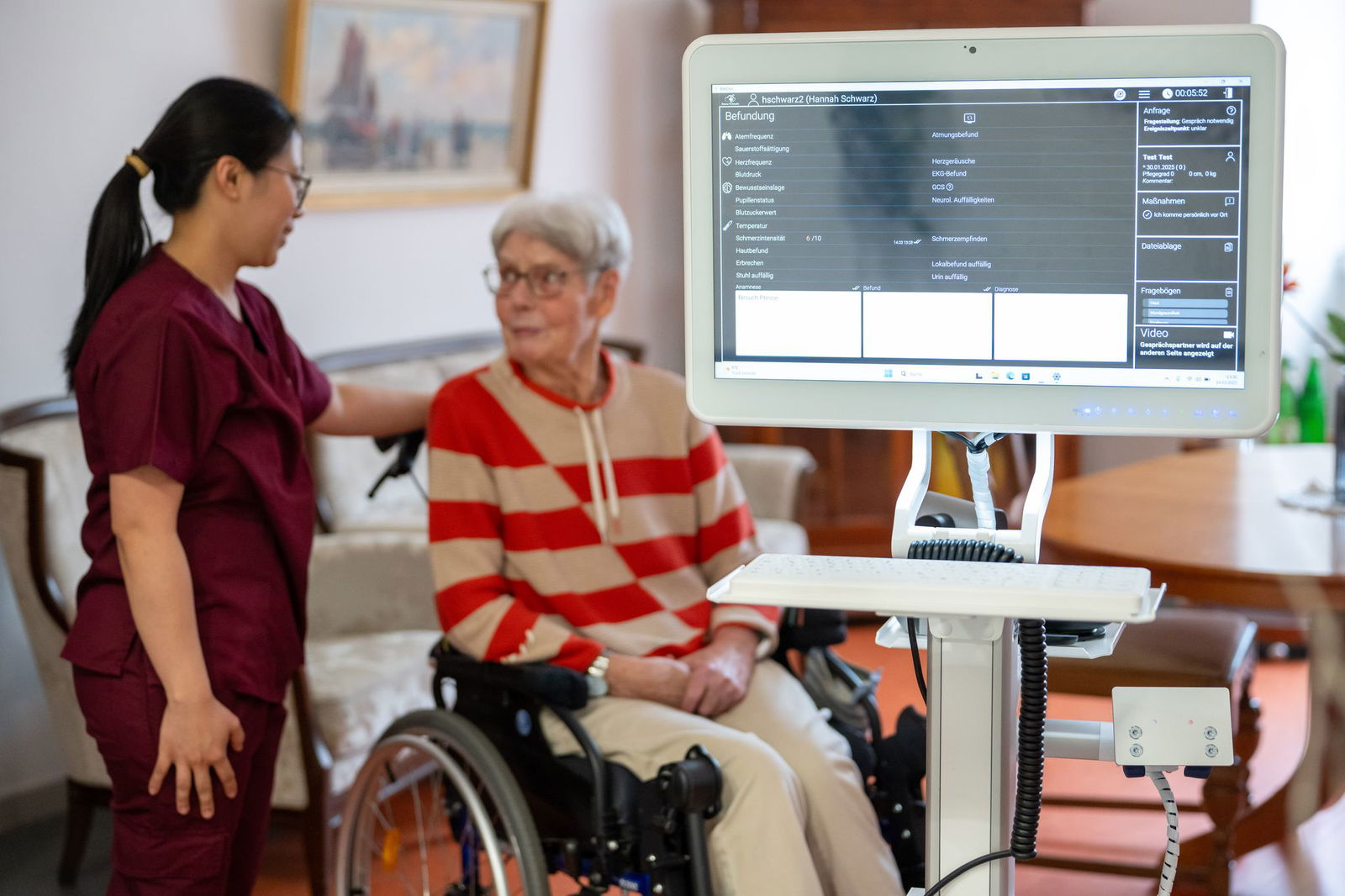 Dank der neuen Technik können die Pflegekräfte mehr Zeit haben für Bewohner.