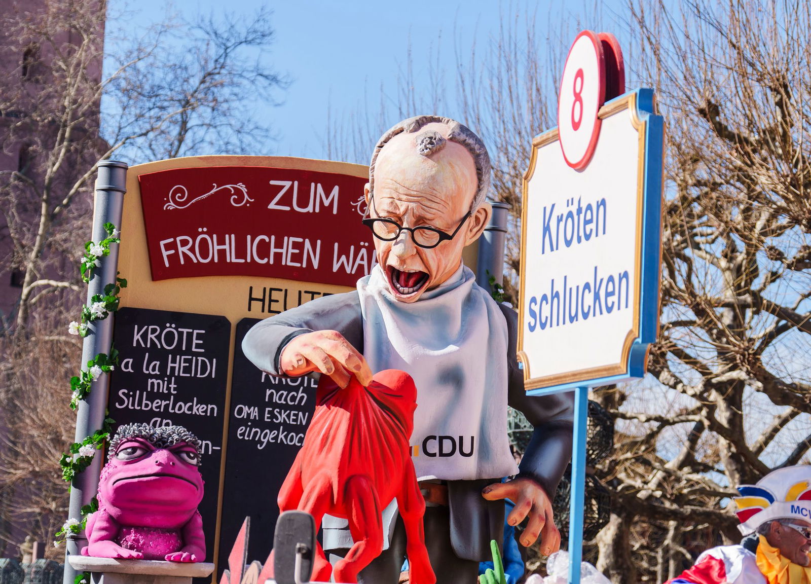 Die Bundestagswahl durfte als Thema nicht fehlen, der entsprechende Motivwagen war erst in den letzten Tagen fertig geworden. 