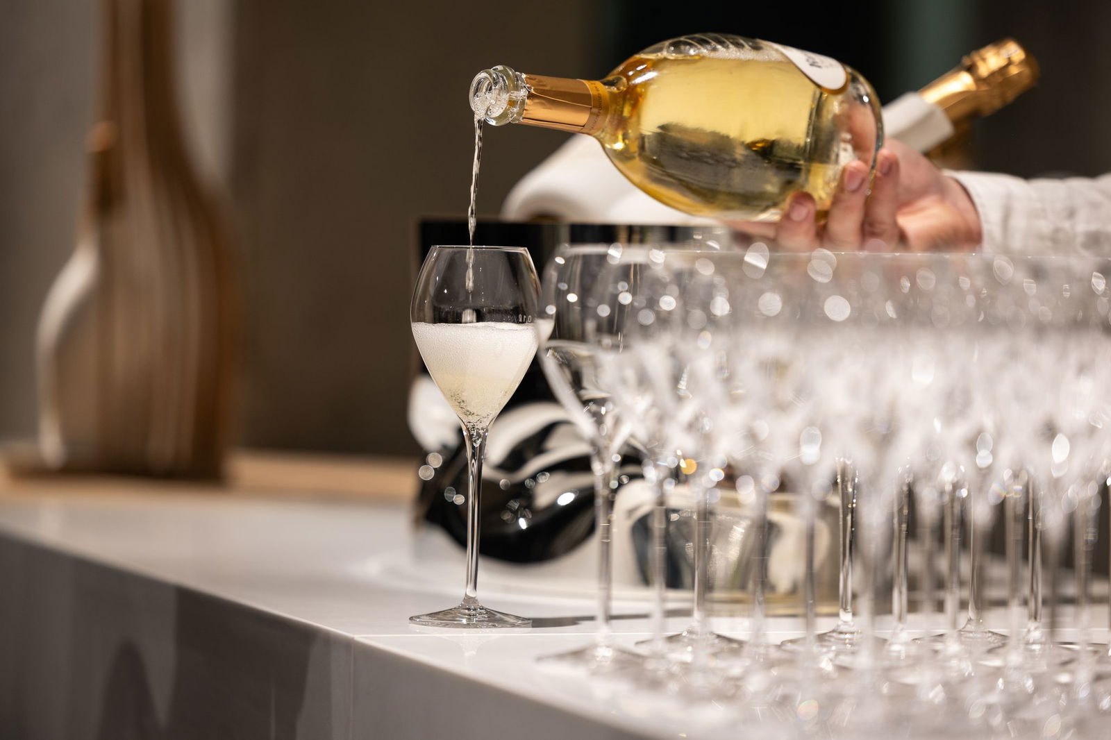 Die Champagner-Korken knallen seltener in Deutschland. (Symbolbild)