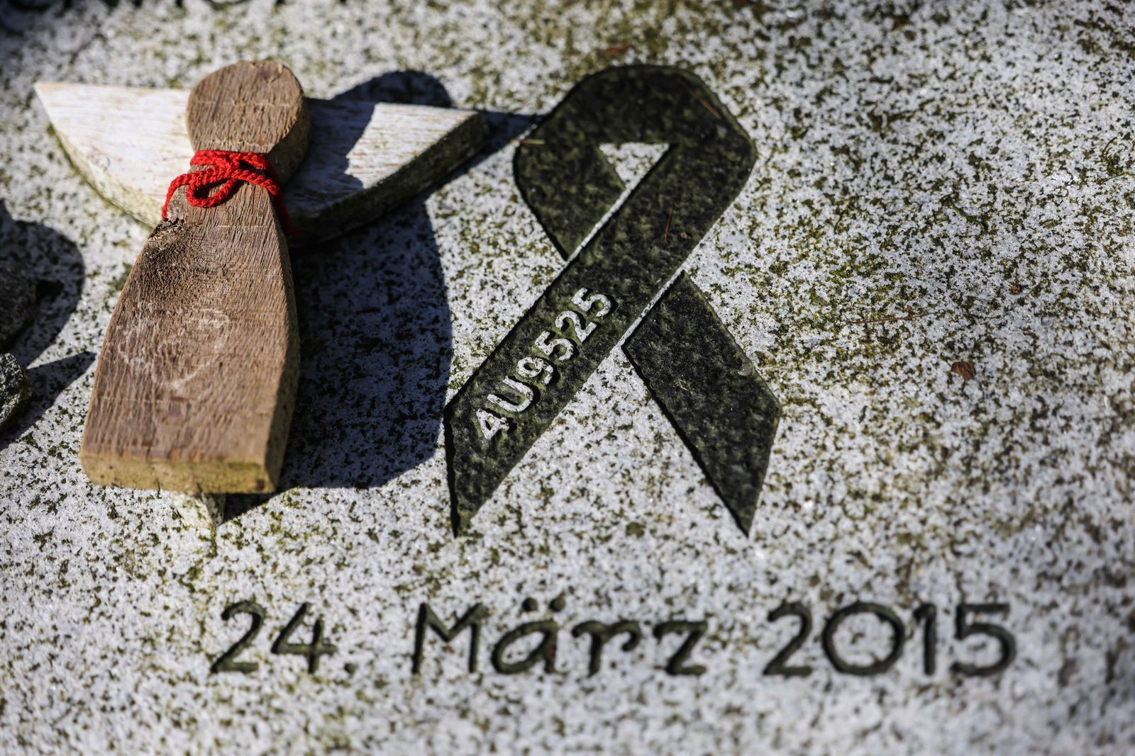 Viele Eltern kommen auch nach zehn Jahren noch jeden Tag an das Grab ihrer toten Kinder.