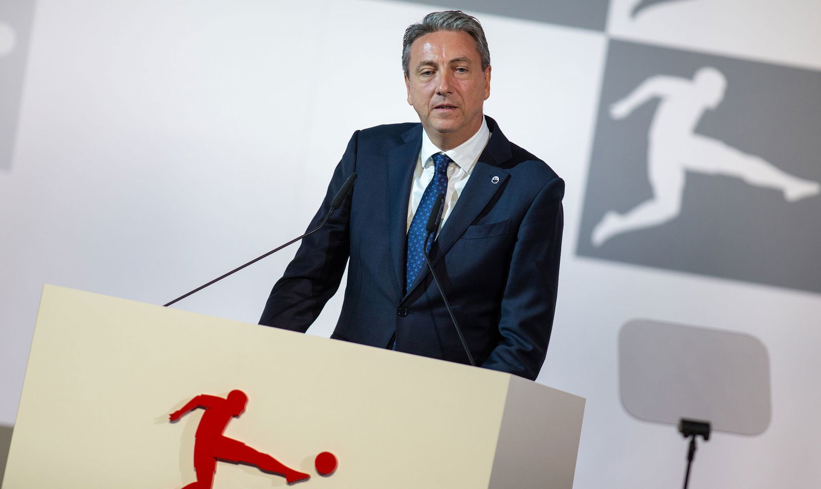 Jürgen Machmeier ist seit mehr als zwei Jahrzehnten der starke Mann beim SV Sandhausen.