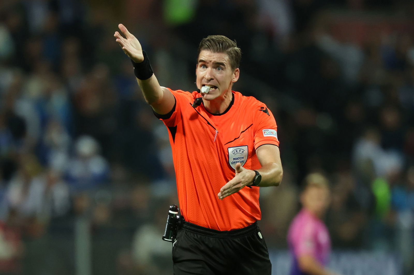 Der Franzose Letexier pfeift das Viertelfinal-Hinspiel der DFB-Elf in Italien. 