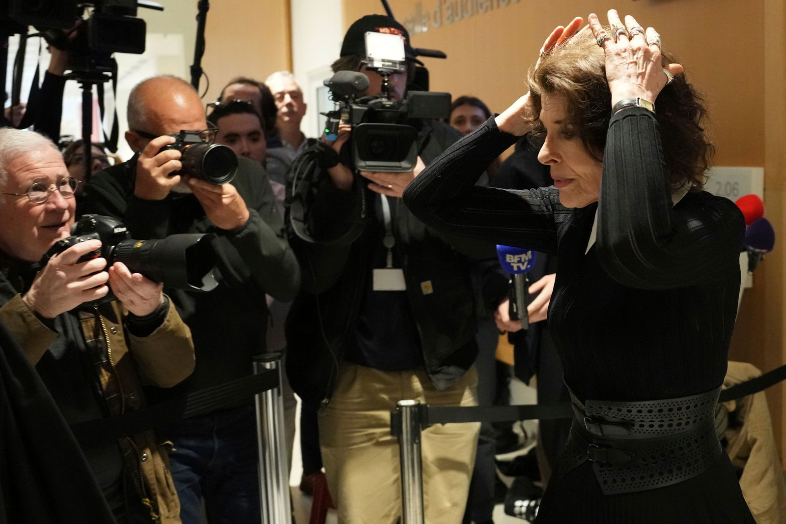 Ardant sagt, sie habe keine belästigende Geste gesehen.