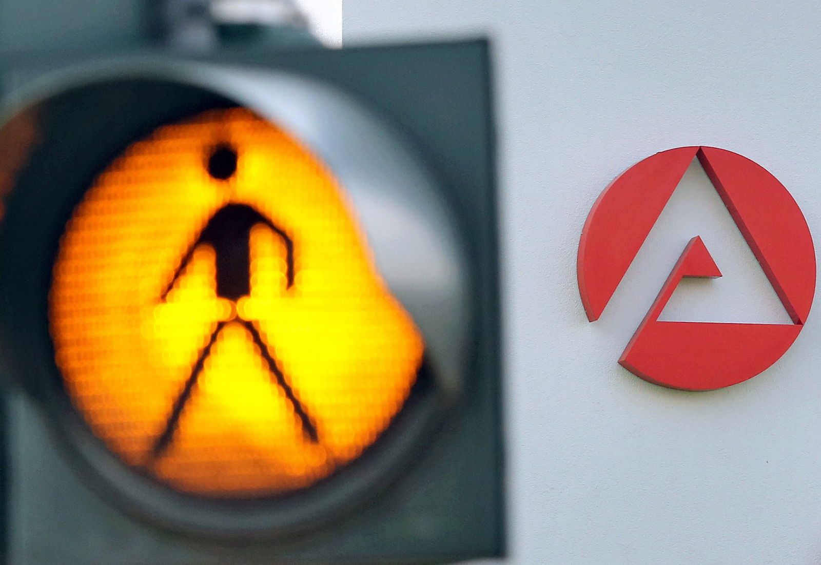 Im Februar hieß es in Rheinland-Pfalz: Weniger Arbeitslose als im Januar, aber mehr als vor einem Jahr. (Symbolbild)