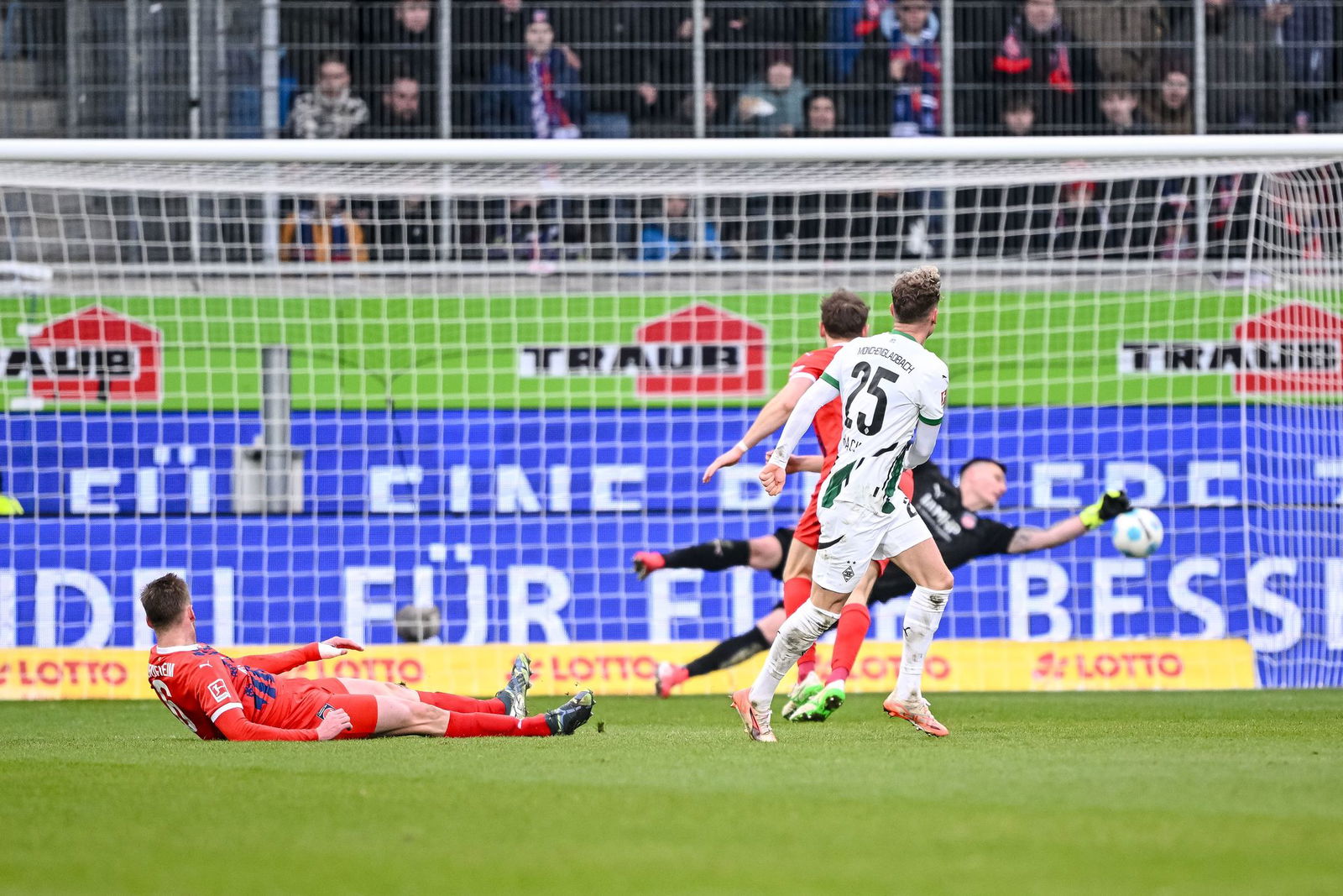 Heidenheim verliert deutlich gegen Gladbach.