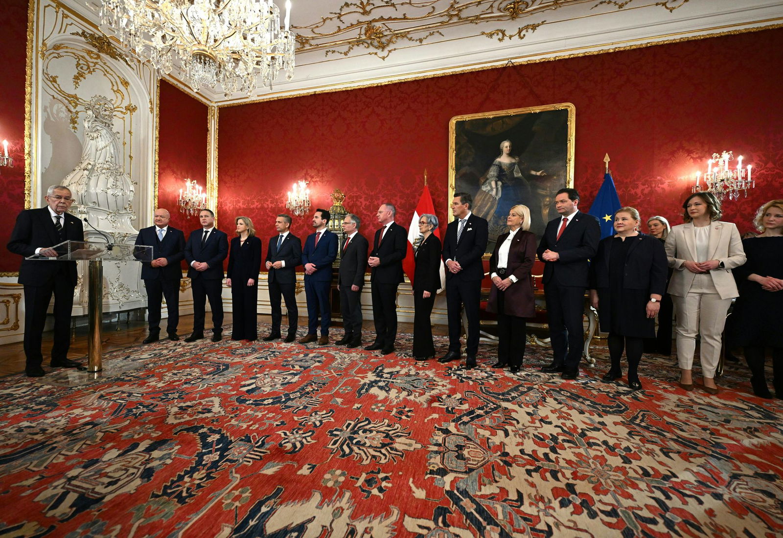 Die neue Drei-Parteien-Regierung in Österreich ist angelobt.