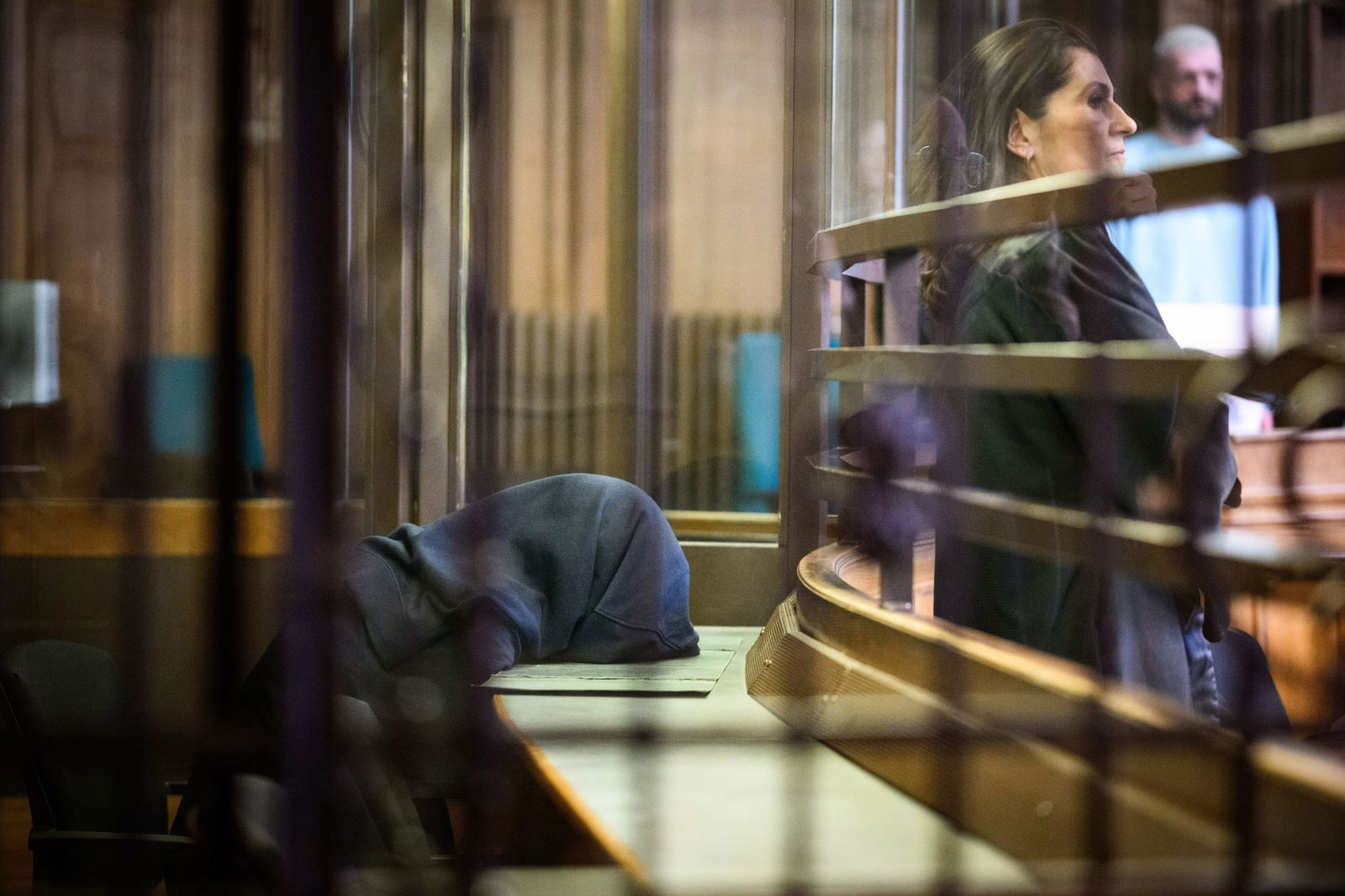 Ein 37-Jähriger soll seine Partnerin und die gemeinsamen Töchter auf grausame Weise getötet haben.