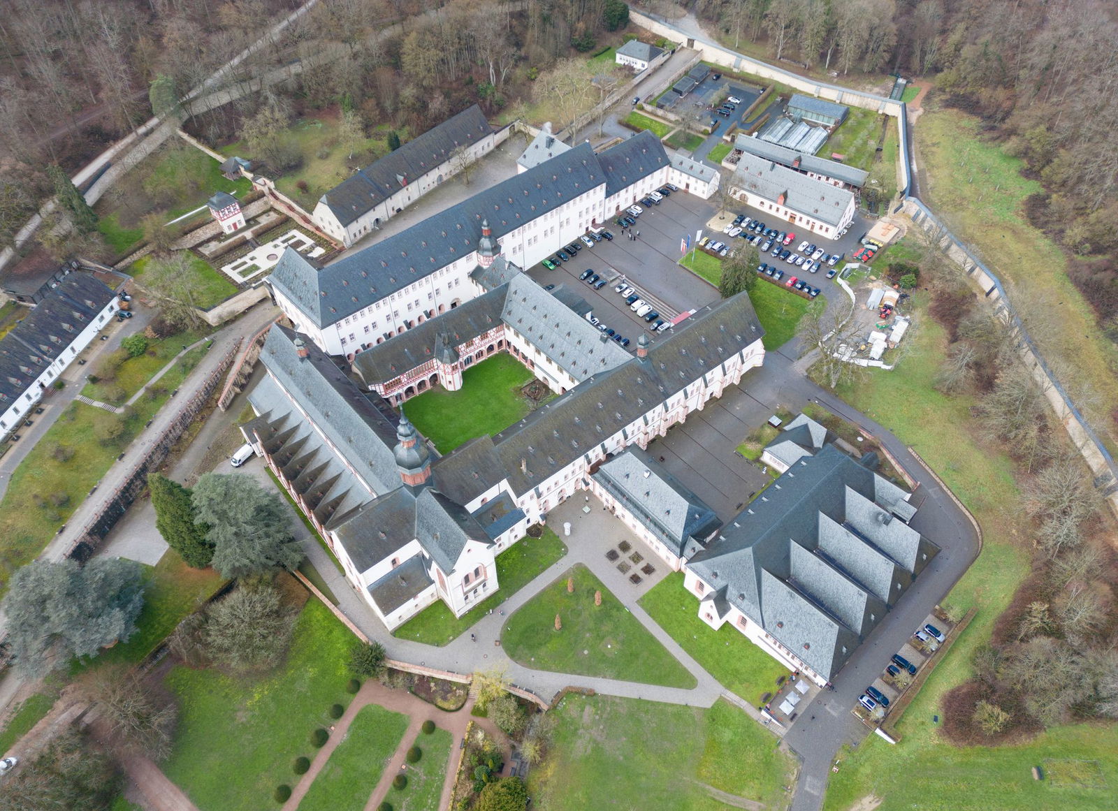 Auftakt und Abschluss des Rheingau Musik Festivals erklingen wieder im Kloster Eberbach bei Eltville. (Archivbild)