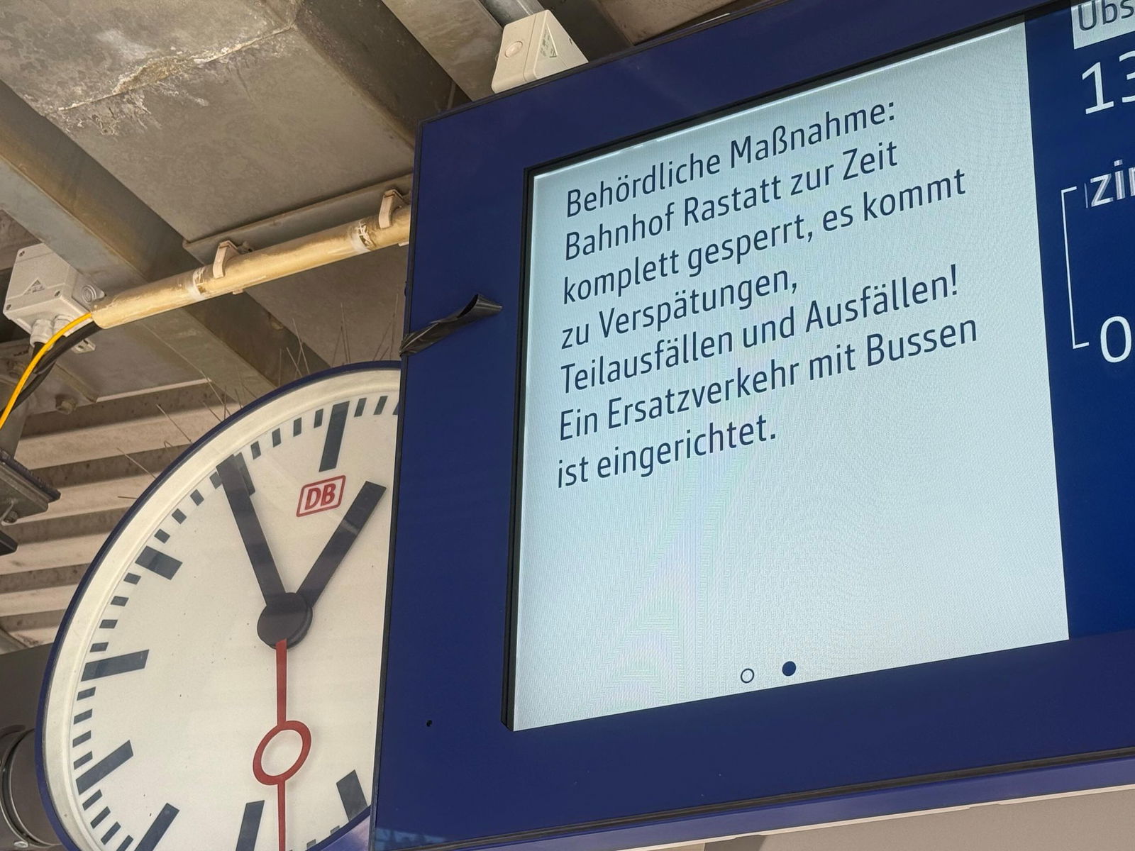 Viele Fahrgäste der Bahn müssen auf der Rheintalbahn auf Busse umsteigen. 