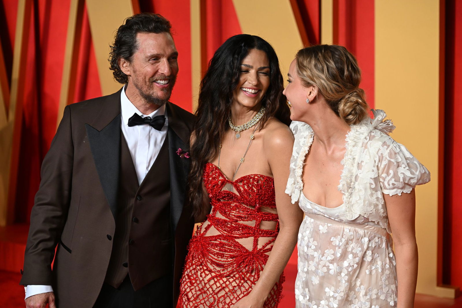  Camila Alves McConaughey und Matthew McConaughey - hier mit Jennifer Lawrence - haben drei gemeinsame Kinder. (Archivbild)